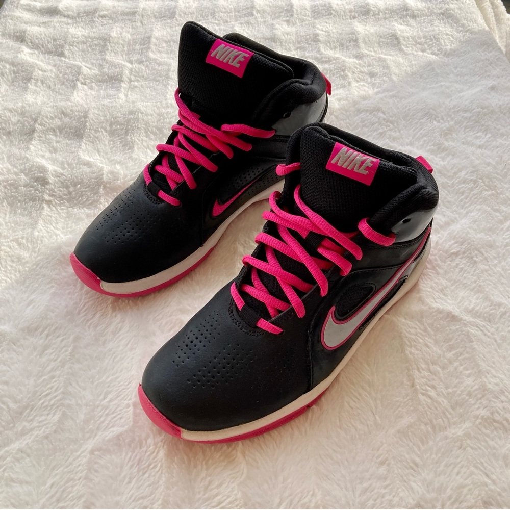 NIKE Pink/Black Women's Basketball/Shoes Athletic/Streetwear/Size: 5-5,5 Y